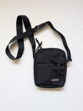 EASTPAK Shoulder Bag - Mini Crossbody Black 11E0A07